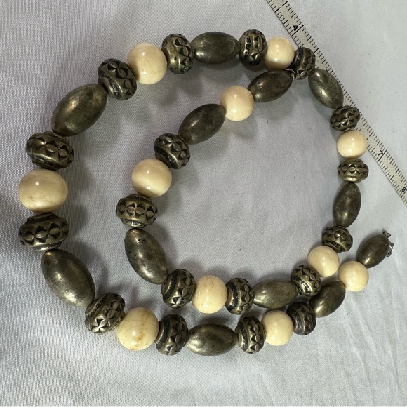 Chunky distressed Chicos vibe style necklace - Picture 4 of 5